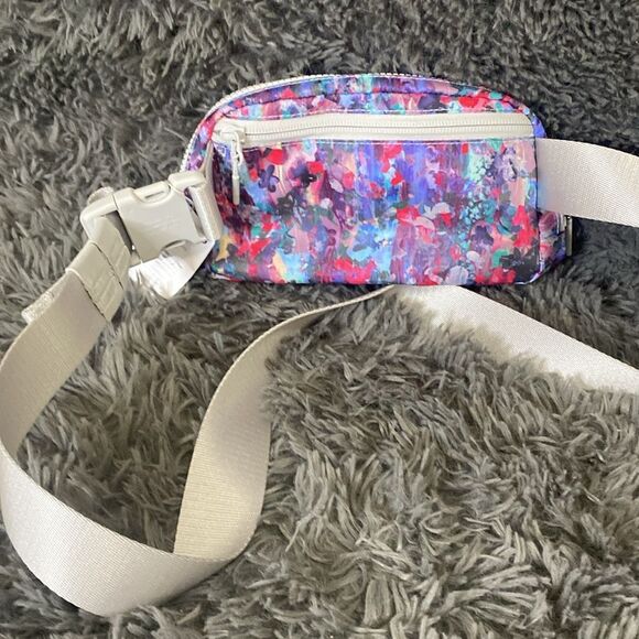 NWT! Lululemon Everywhere Belt Bag 1L Colorful Abstract - Picture 5 of 7